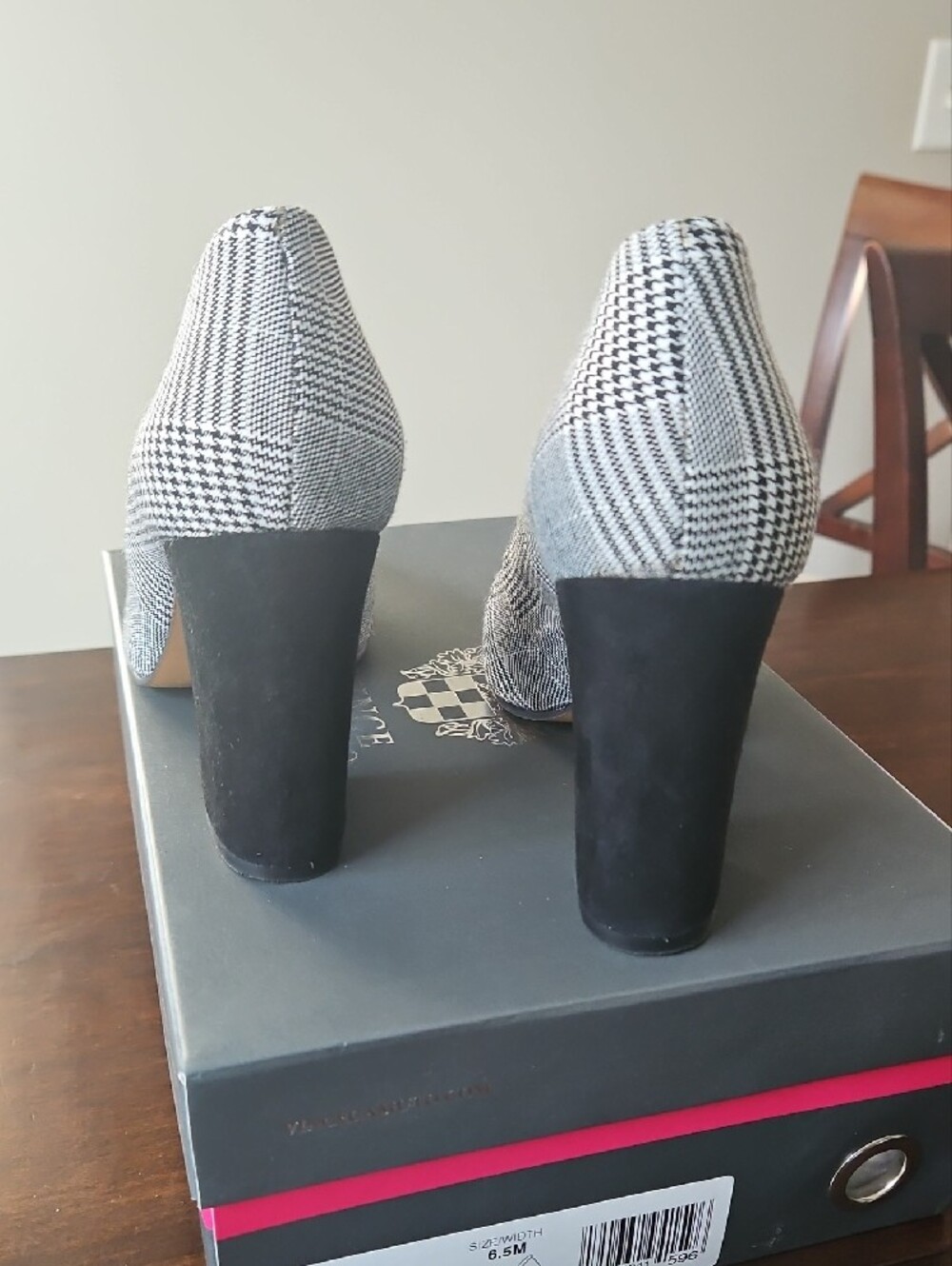 Classic Black & White Plaid Pointed-Toe Pumps - Picture 3 of 4